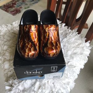 NEW Dansko Patent Tiger’s Eye Professional Shoe 36